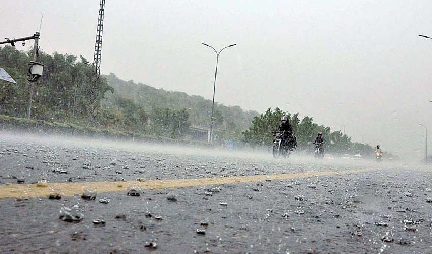 Weather Department Forecasts Rain in Most Parts of Pakistan Today